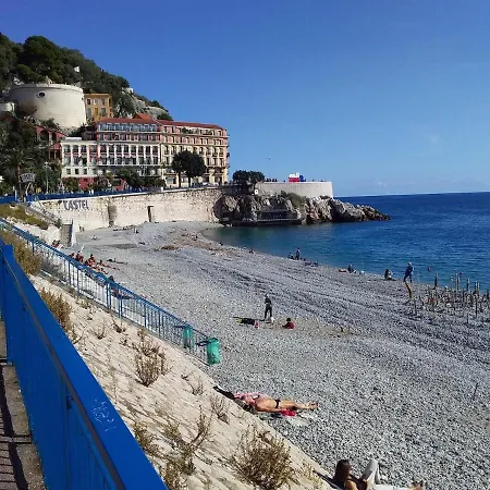 Location In Nice! 2 Bedrooms Sleeps 4 *